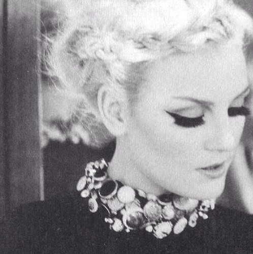 CupcakePerrie's profile picture. @lusithebookworm ❄