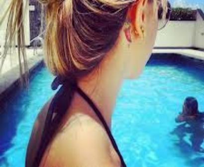 Maquiagem bem feita, um cabelo bem arrumado e o coração remendado. Ótimo, ninguém vai suspeita.
