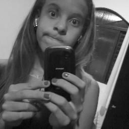 Amo chocolate, pizza. Sou fã do, One Direction...Antes não era da Tay Swift agora sou!!!!