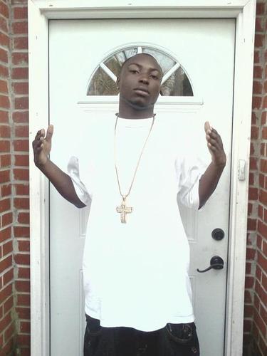 i am dat nigga leave yo feelinz in ya heart cause da kidd dont give a fck mi9hty world da king ju9ce