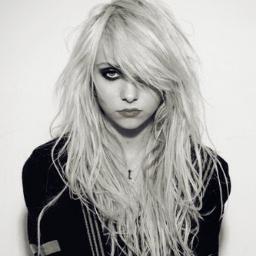 I am a factory girl won't you pardon me. - @taylormomsen | Amante dos filmes de terror. *-*