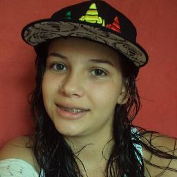 ciumenta,chata,idiota,insuportavel as vezes,bipolar...