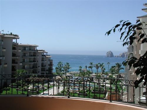 Currently renting beach-side resort suits for 70% off.  Less than on the web site.  Yup, it's the economy!  Bad for timeshare owners; good for you!-805.462.8954