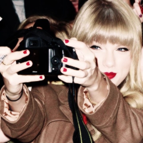 why I love Taylor? Oh, Sorry Twitter doesn't allow me to expand this but All you need to know is that I love taylor with all my heart. Enough said. ♥✌