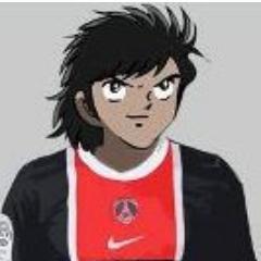 Passionné par le #football, mon sang est uniquement rouge et bleu #TeamPSG. Joueur de #poker, intéressé par l'actualité, l'histoire, la politique et l'absurde.