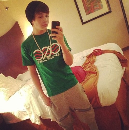 macadeenRP's profile picture. Seeing is decieving, Dreaming is believing, its okay not to be okay.
Single/bi