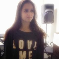 tenho milhares de motivos para sorrir mas o meu principal é vc @CarlyRoseMusic.I love you with all of my strength, and you are everything to me!