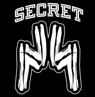 Live life in ciledug city | Merch Band, Creative, Editor & Media Promoter | Created in 2012 and we like beers ★ For Bussines sms/call : 081382104302