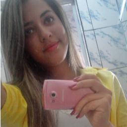 Falsos amigos nessa vida tu vai encontrar, que aperta a tua mão e quer te derrubar ♪