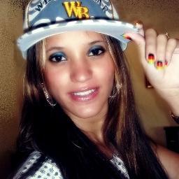 ♫ ♪Só sabe o meu primeiro nome, e acha que me conhece, olha se põe no seu lugar ve se comigo não se mete...♫ ♪