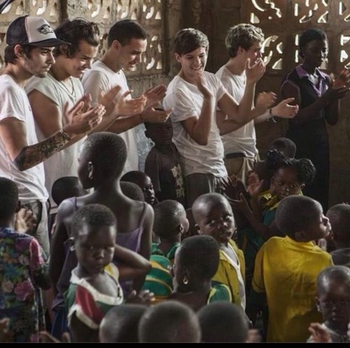 Taylor Swift AND one direction fan page! kik-WANEGBT13 ❤ LA Directioner #GangBangDirection #TeamOneDirection