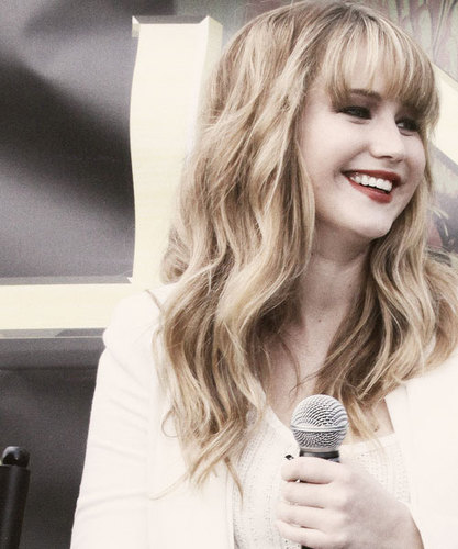 _EspadaDoPercy's profile picture. Poderia ter uma Bio Decente, mas estou ocupada me preparando para os Games ~~E que a sorte esteja sempre ao seu favor! ~~ Desde: 05/08/2012