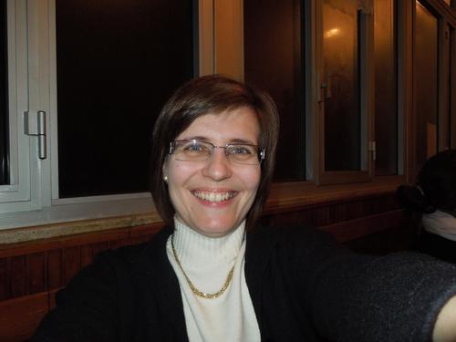 Insegnante, animatrice culturale, poetessa, life coach, appassionata di pittura e di fotografia, organizzatrice di eventi.