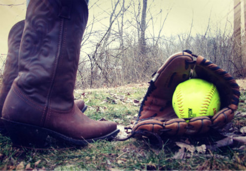 Living in the country and playing softball. Phillies fan & cleatchaser. ⚾✌