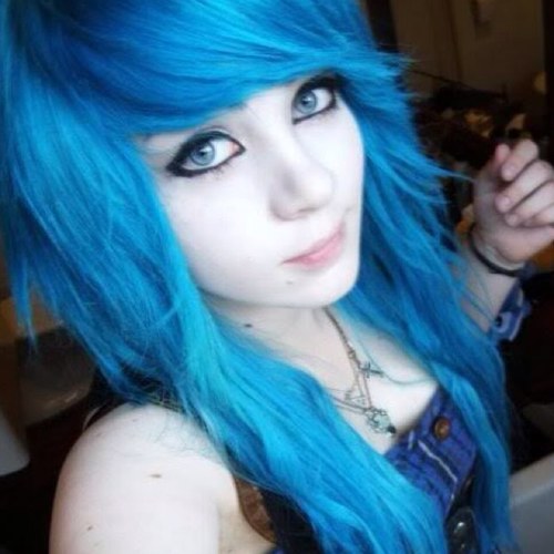 Hiya, my names Alexa-Raine. I'm fifteen years old and my favorite color is blue. I love bands like Black Veil Brides, Pierce the Veil and Sleeping With Sirens.