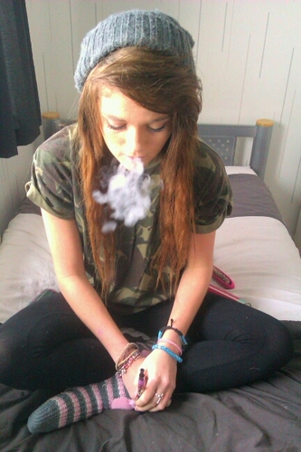 Hey good looking you looking at my bio;)