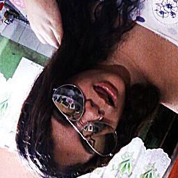 13 anos, Boba, Romantica, Chata, Idiota, Apaixonada. Cuidado: Eu Mordo :3333 Se a sua estrela não brilha não vem apagar o brilho da minha. ~Foco, Força e Fé