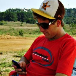 Erga essa cabeça mete o pé e vai na fé manda essa tristeza embora basta acreditar que o novo vai raiar sua hora vai chegar ♫