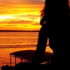 Sou como você me vê.
Posso ser leve como uma brisa ou forte como uma ventania,
Depende de quando e como você me vê passar.