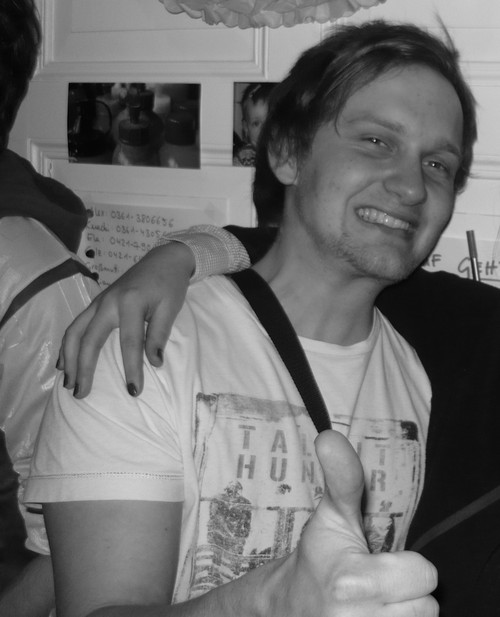 le_blonde's profile picture. recently mastered the college.