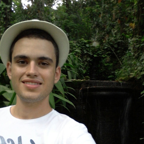 Jornalista, as vezes canto e amo como ama o amor...