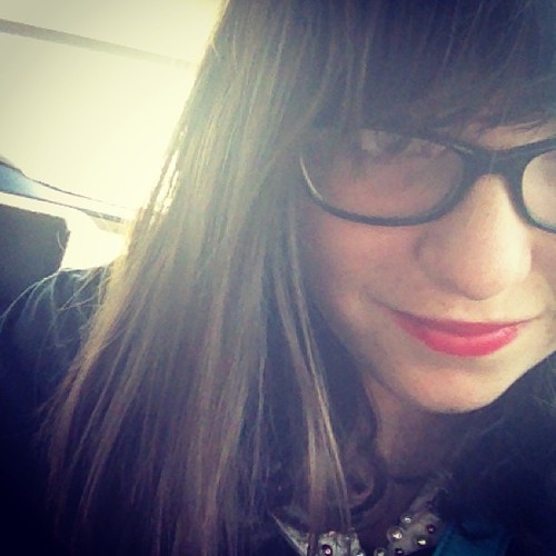 lonelygiants's profile picture. hey. freshman | new jersey | kinda bored with life. 
uh hey anyways that's about it.