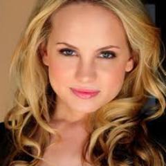 Hi! I'm Stace Crawford,I'm the older sister of Kim! {Roleplay}