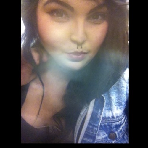 TeddiLaRoux's profile picture. 