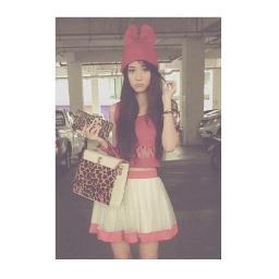 สวัสดีค่ะ ^^ *ไหว้* ชื่อน้ำฝนค่ะ เรียกอะไรก็ได้ เป็นบอทนะน๊า '^^ ไม่ได้แอบอ้าง ฟอลโล่มาคุยกับฝนได้นะ ฝนเฟรนลี่นะ ตลก เฮฮา บ้า ต๋อง ฮ่ะๆ o