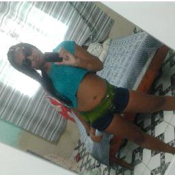 eu sou morena tenho cabelo ate a sintura cor do cabelo preto pontas loiras olhos castanho claro tenho corpo malhado e tenho 14 anos