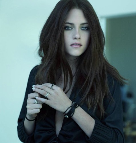 After eighteen years of being utterly ordinary, I finally found that I could shine. I was born to be a vampire. (RP Account) (Single)