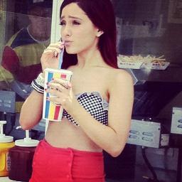 This page is dedicated to Ariana Grande. Follow me and i'll follow you back.♥