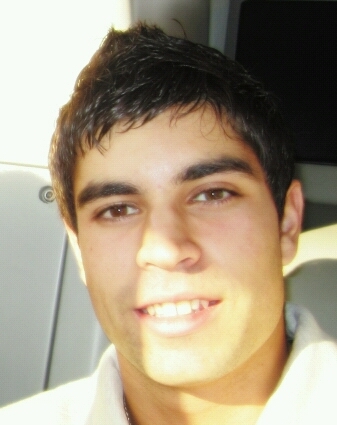 Valdecañes y español. Estudiante de Economía en la Uva. Aficionado y apasionado del fútbol y las motos.