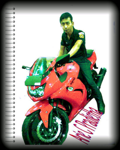Single 27 may 90... Jalani Hidup Ini Seperti Air Yang Mengalir... Show Must Go On... Apapun Yg Trjadi Trima Dgn Rasa Syukur... GBU