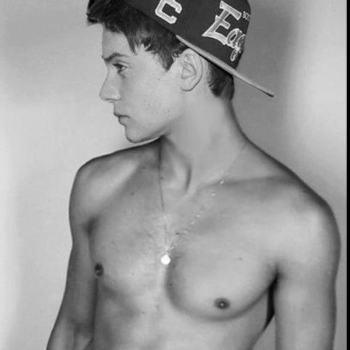 In love with a certain Brighton boy, jealous of a certain panda!;D Follow me I follow back!:D let's get @ConorMaynard to follow us:D I'll be updating often(: 3