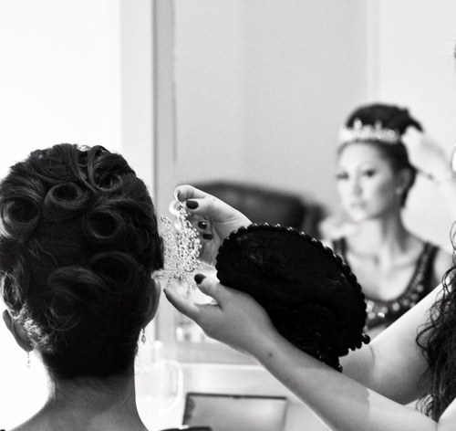 We are a sister company from Cinthia Bridal and we are specialised in traditional wedding gown.