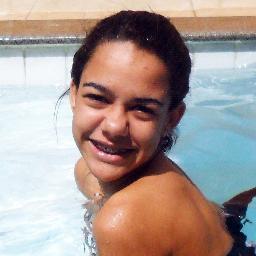 DEUS, Rubro-Negra (Apaixonada pelo Esporte Clube Vitória ♥), Estudante, Futura Fisioterapeuta, Evangélica, Follow? ;*