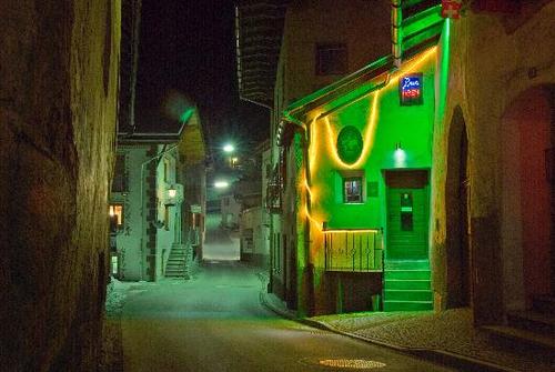 Swisswhiskyman's profile picture. Whisky Bar mit Eintrag im Guinness Buch der Rekorde. Whiskyhandel, Whisky Museum, Buchautor/Schriftsteller.
HighGlen AG, Whisky Distillery since 2014,