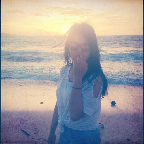 knblktchng's profile picture. i like to sing. strawberry. chicken. and enjoy my life