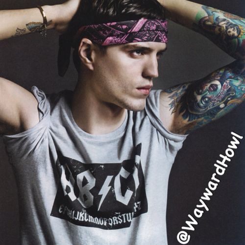 I was a normal highschool kid, now I carry a gun and a bat. Looking for my sister @SurvivinPeaches maybe we can get through this together? #TWD 18+ RP