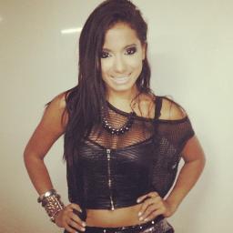 Não estou desdo do inicio , mais prometo estar além do FIM! @Anitta_OFICIAL