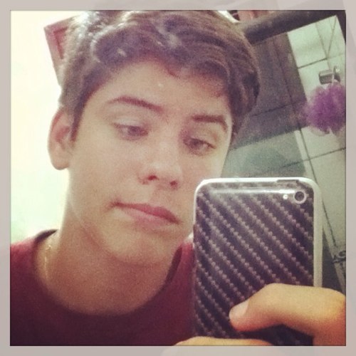 Não sei controlar essa mania que tenho de pensar em você o tempo todo, é algo que vem e não passa, é algo que vem e fica.!