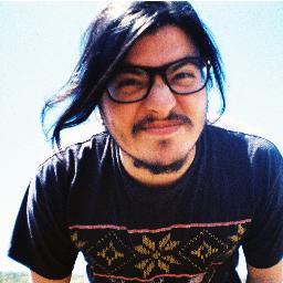 Los Miope never die.  Director de arte en AldeA - Publicista,  Twitero terrible charcha :)
