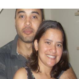 Sou Renovada pelo Esírito Santo, amo a minha Igreja Católica. Sou também professora e amo meu esposo.