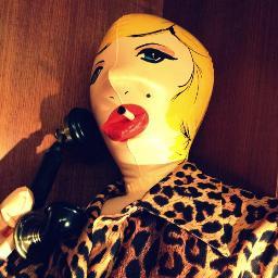 BrittSvensen's profile picture. Jag ibland svävar iväg. 
Andra gånger jag kan flyga i flint. 
Mina tankar är ibland högt, ibland på marken. 
Jag vill se världen med
en luftballong blick.