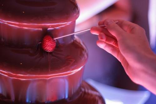 Providing premier chocolate fountain, popcorn cart & candy floss machines for hire in North West England for weddings, corporate events, parties & celebrations