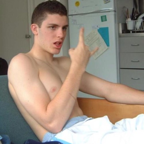 I'm looking for cock 18 to 25, smooth body, scallies etc http://t.co/Gh3L6zzMM0