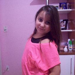 ~ α gαrotiinhα imperfeitα,
αqeelα qeê chorα de dor,
αqeelα qeê ja sofreu poor αmor,
αqeelα qe sαbe se αrrepender ♥Follow mee