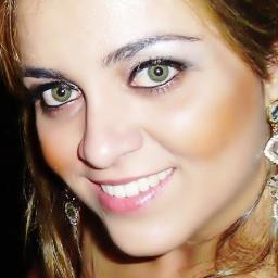 Sou como você me vê. Depende de quando e como você me vê passar. =)