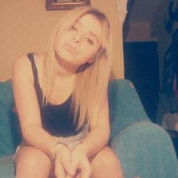 tengo 15 años , y soy adicto a una rubia enana :${mi eli }:$